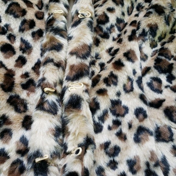 Red Snap Leopard Jacket Furry Hook and Eye Closure - Picture 7 of 7